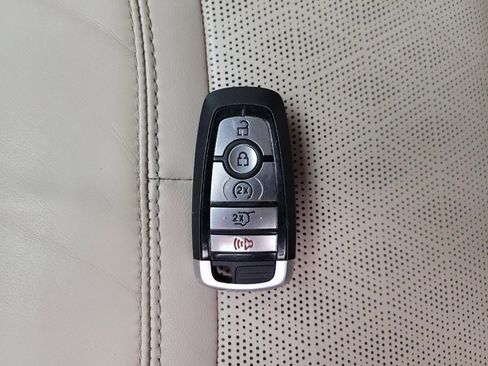 Used 2020 Ford Explorer Platinum w/ Premium Technology Package AWD/4WD image 32