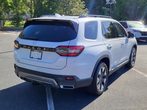 New 2026 Honda Pilot Elite image 2