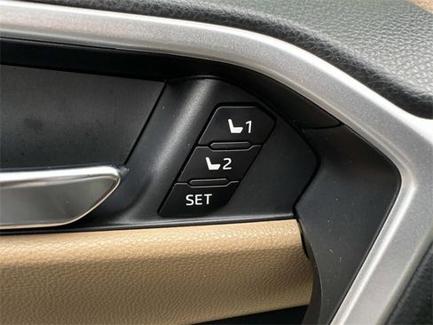 Used 2022 Toyota RAV4 XLE Premium image 19