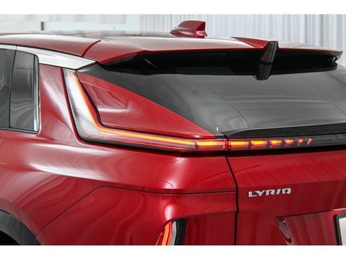 Certified 2024 Cadillac Lyriq Luxury AWD/4WD image 27