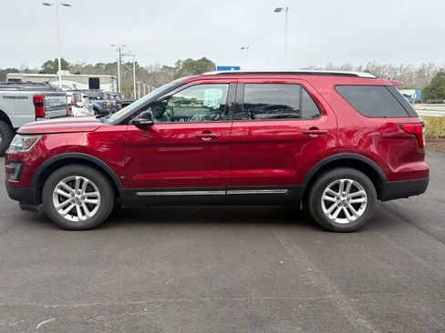 Used 2016 Ford Explorer XLT w/ Equipment Group 202A image 2