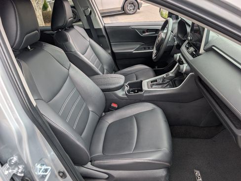 Used 2025 Toyota RAV4 XLE Premium AWD/4WD image 8