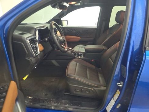 Used 2023 GMC Canyon AT4 w/ AT4 Premium Package image 7