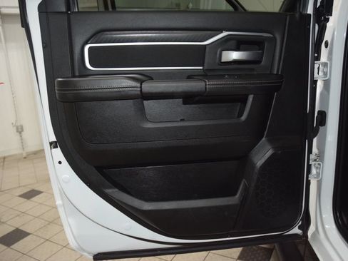 Used 2025 RAM 5500 4x4 Crew Cab image 34