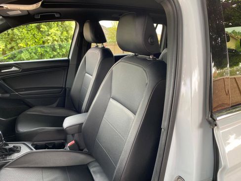 Used 2018 Volkswagen Tiguan SEL w/ R-Line Package image 32