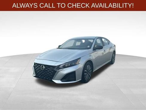 Used 2025 Nissan Altima 2.5 SV FWD image 3