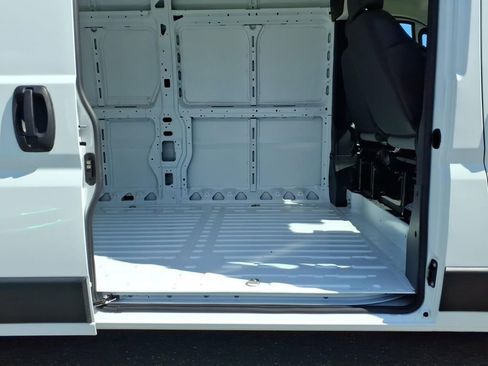Used 2025 RAM ProMaster 3500 w/ Convenience Group image 11