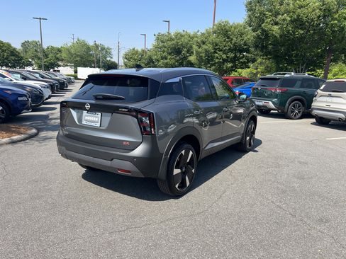 Used 2026 Nissan Kicks SR FWD image 5