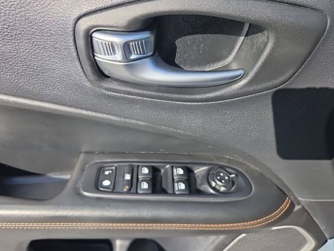 Used 2019 Jeep Compass Limited AWD/4WD image 33