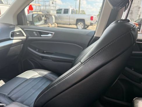 Used 2018 Ford Edge SEL w/ Equipment Group 201A AWD/4WD image 16