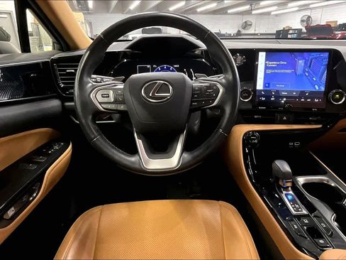 Used 2024 Lexus NX 250 FWD image 5