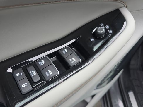 Used 2021 Jeep Grand Cherokee L Overland w/ Luxury Tech Group IV image 19