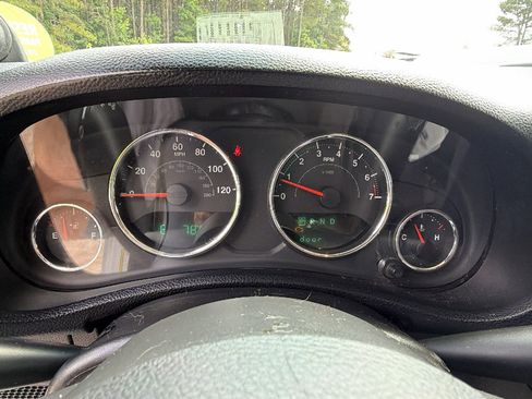 Used 2011 Jeep Wrangler Unlimited Sahara AWD/4WD image 27