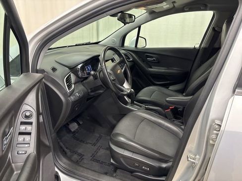 Used 2019 Chevrolet Trax LT w/ LT Convenience Package image 17