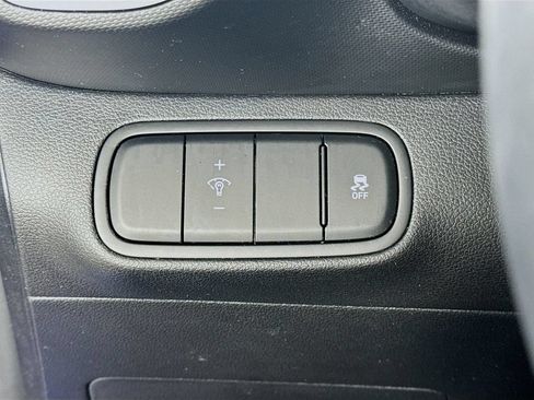 Used 2025 Hyundai Venue Limited FWD image 10