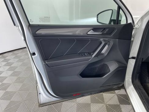 Used 2022 Volkswagen Tiguan SE AWD/4WD image 11