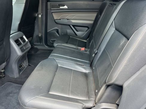 Used 2021 Volkswagen Atlas Cross Sport SE w/ Panoramic Sunroof Package FWD image 17