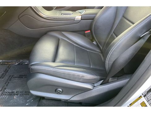 Used 2021 Mercedes-Benz GLC 300 image 12