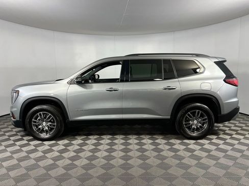 Used 2025 GMC Acadia Elevation image 11