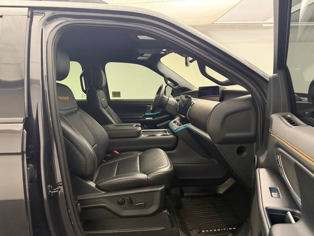 Used 2025 Ford Expedition Tremor AWD/4WD image 26