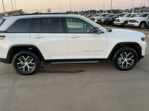 Used 2025 Jeep Grand Cherokee Limited image 2