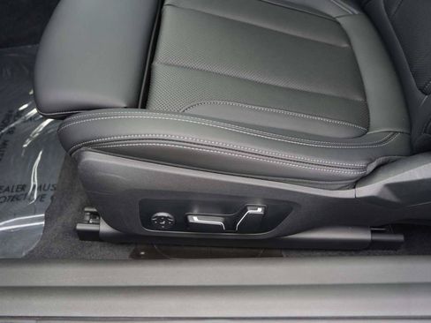 Used 2025 BMW M240i Coupe RWD image 9