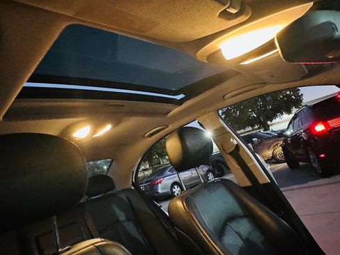 Used 2009 Mercedes-Benz E 350 E 350 4dr Sedan image 24