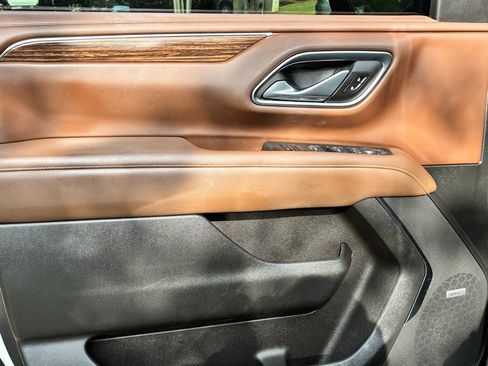 Used 2023 Chevrolet Suburban High Country image 30