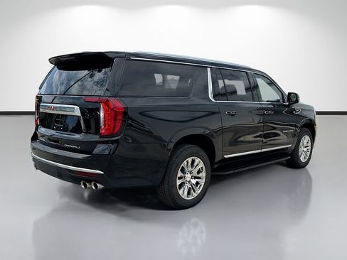 Used 2024 GMC Yukon XL Denali AWD/4WD image 3