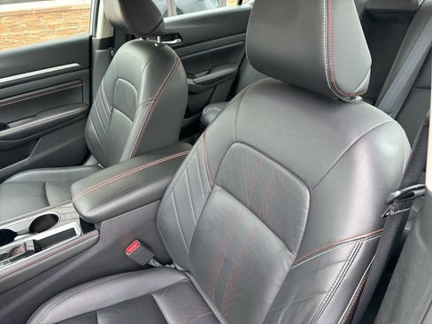 Used 2023 Nissan Altima 2.5 SR w/ SR Premium Package FWD image 3