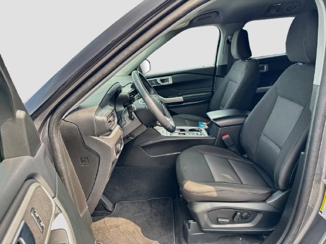 Used 2023 Ford Explorer XLT AWD/4WD image 27