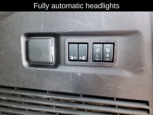 Used 2025 Chevrolet Suburban High Country AWD/4WD image 34