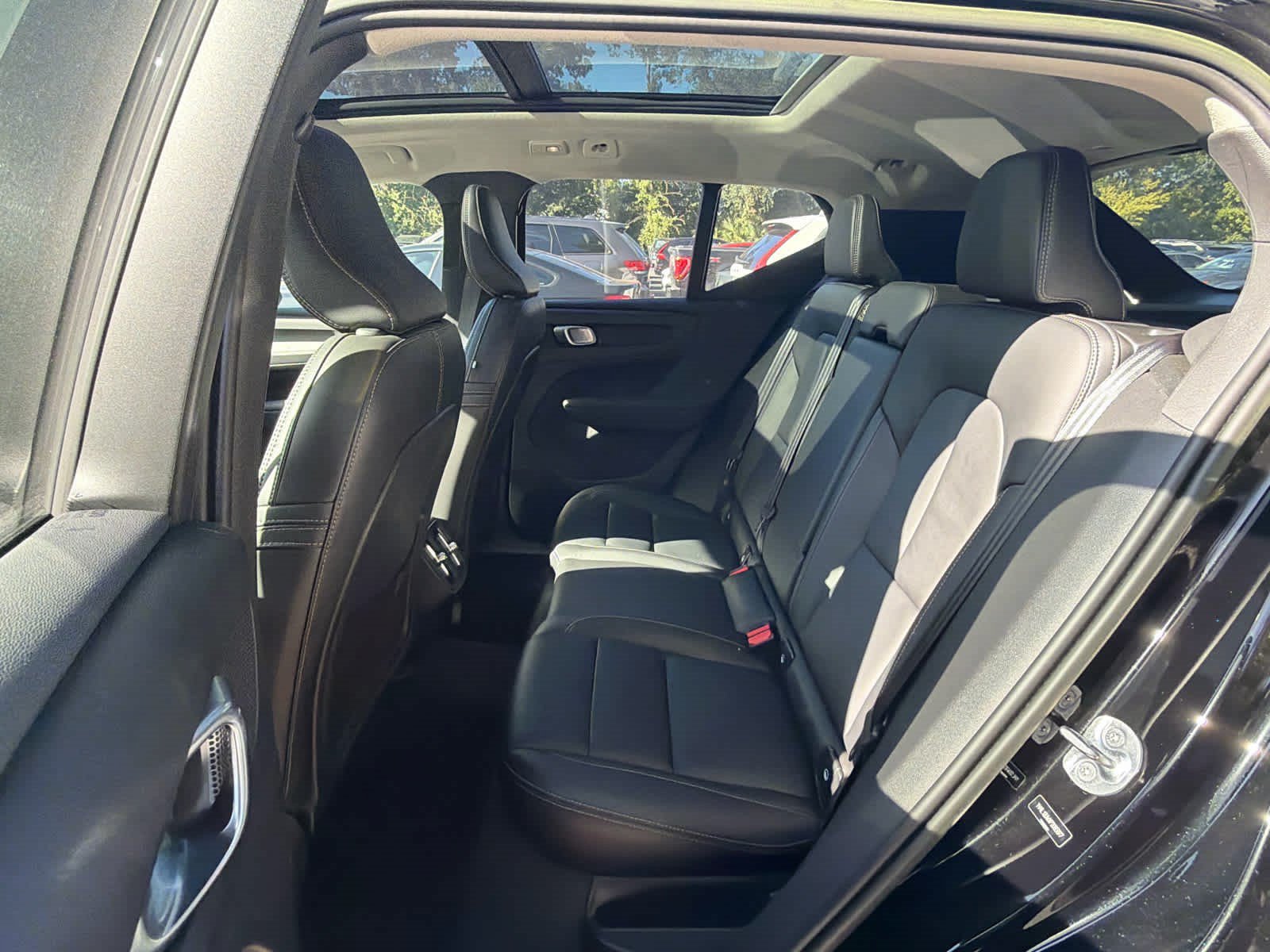 Used 2023 Volvo XC40 B5 Plus w/ Climate Package AWD/4WD image 22