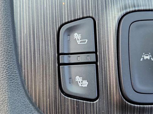 Used 2023 GMC Acadia SLT image 26