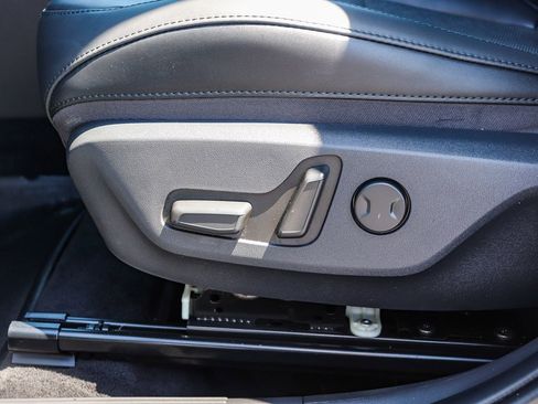 Used 2023 Kia Niro EX Touring FWD image 28