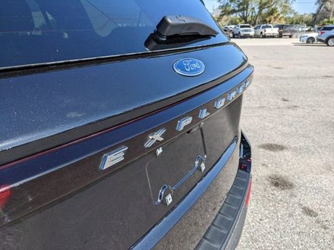 Used 2025 Ford Explorer Active w/ Active Comfort Package image 12