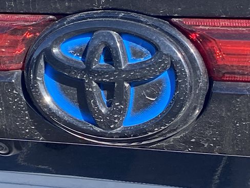 Certified 2024 Toyota Venza Nightshade image 4