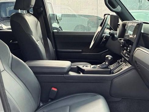 Used 2025 Lexus GX 550 w/ Cold Area Package AWD/4WD image 9