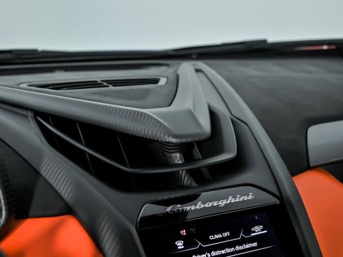 Used 2024 Lamborghini Revuelto AWD/4WD image 31