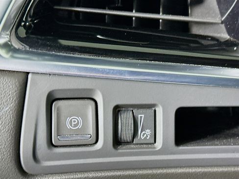 Used 2025 Cadillac XT6 Premium Luxury image 17