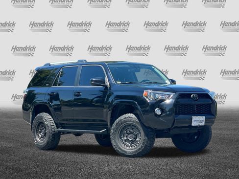 Used 2019 Toyota 4Runner SR5 AWD/4WD image 2