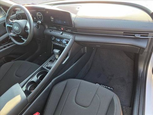 Certified 2025 Hyundai Elantra SEL FWD image 26