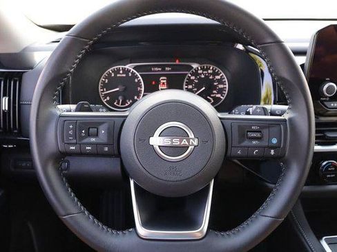 Used 2025 Nissan Pathfinder SV w/ SV Premium Package FWD image 13