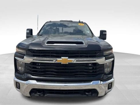 Used 2025 Chevrolet Silverado 3500 LT image 3