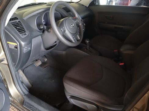 Used 2013 Kia Soul FWD image 22