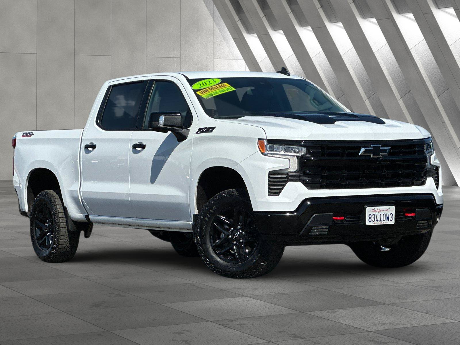 Used 2023 Chevrolet Silverado 1500 LT Trail Boss w/ LT Trail Boss Premium Package AWD/4WD image 2