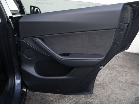 Used 2020 Tesla Model Y Long Range image 35