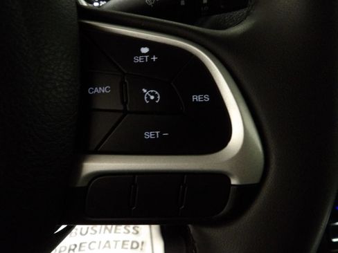 Used 2018 Jeep Renegade Latitude w/ Popular Equipment Group FWD image 13