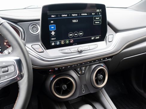 Used 2024 Chevrolet Blazer Premier image 3