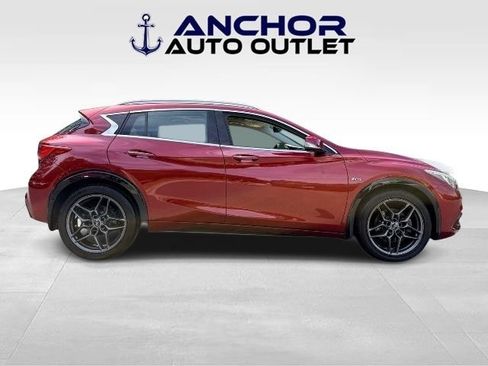 Used 2017 INFINITI QX30 Premium w/ Navigation Package FWD image 9